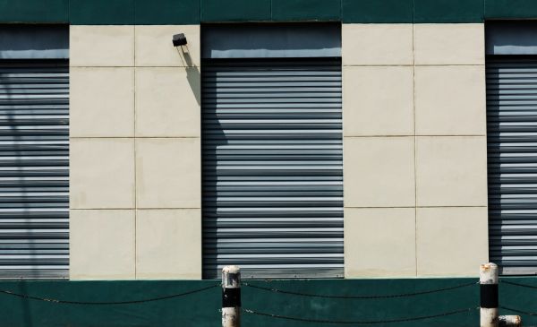 Stores à Agen : solutions personnalisées pour votre espace